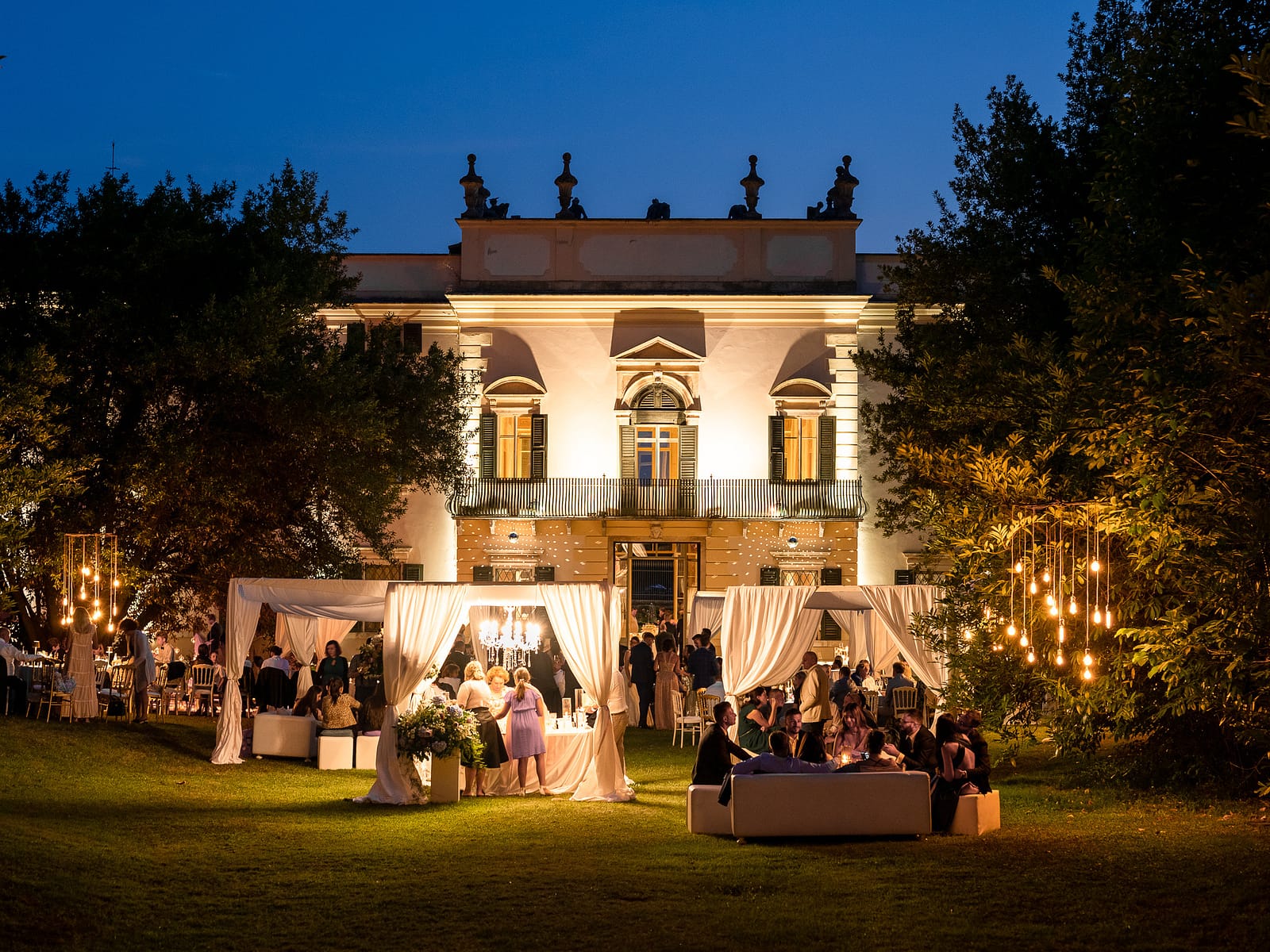 Weddings and wedding receptions in the secret garden Tenuta Santa Maria 1735 - Verona - Italy - Weddings and wedding receptions in the secret garden