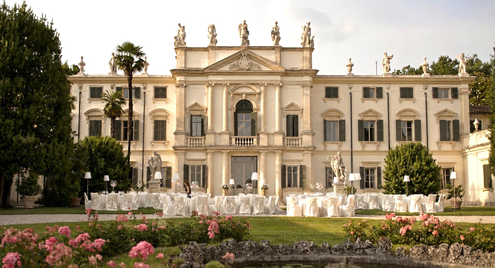 Aperitivo or dinner in the front garden Tenuta Santa Maria 1735 - Verona - Italy - Corporate Events - Aperitivo or dinner in the front garden